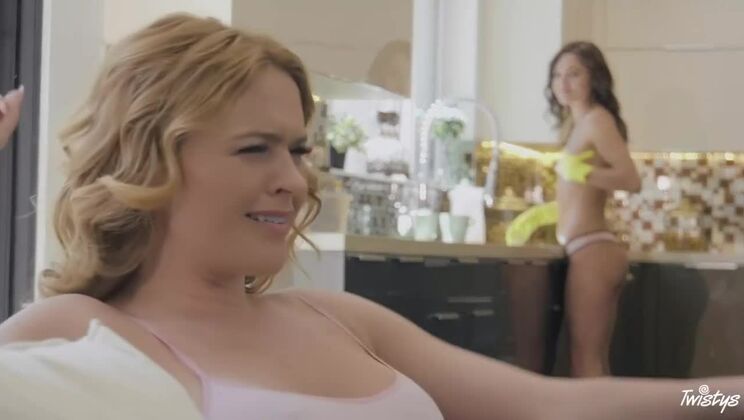 [MomKnowsBest] - Brunette Zoe Bloom Fingers Blonde Krissy Lynn