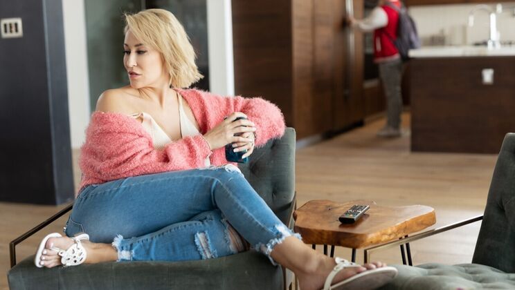 [FamilySinners] - Tattooed Stepmom Ryan Keely Gives Blowjob to Stepson - Ryan Keely - Joshua Lewis