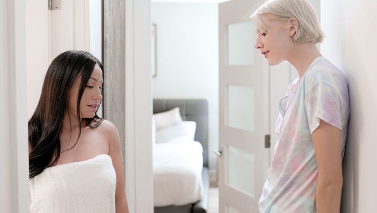 [Girlsway] - Shower Fling: MILF and Teen Lesbians - Jennifer White - Lena Anderson