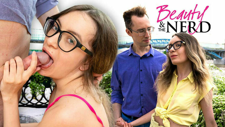 Babe in Glasses Gets Nailed on Initial Date Night